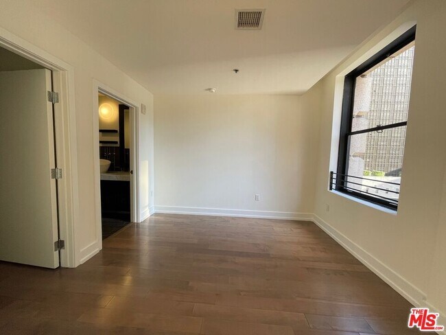 Photo - 727 W 7th St Unit 607