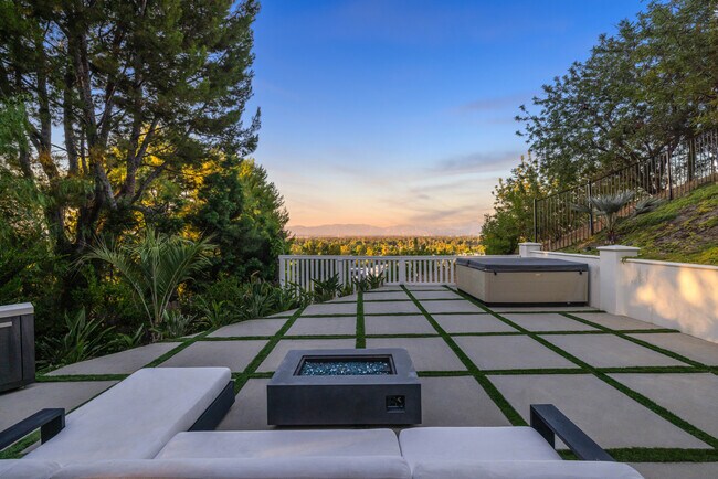 Photo - 16725 Oak View Dr