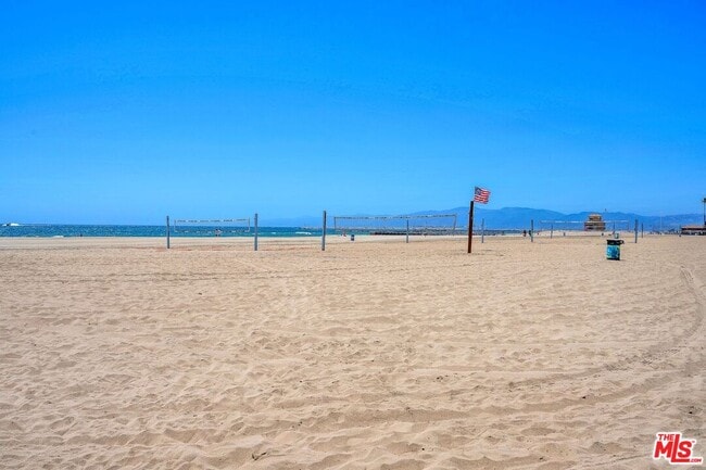 Building Photo - 7301 Vista Del Mar Unit B 113
