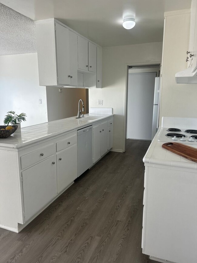 Photo - Bright 1 Bed / 1 Bath with Balcony & Pool – Central AC – Pet Friendly! Unit 210