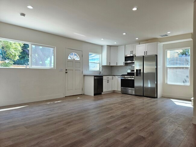 Brand new construction - 2315 S Spaulding Ave House
