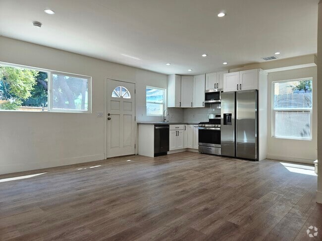 Building Photo - 2315 S Spaulding Ave Rental