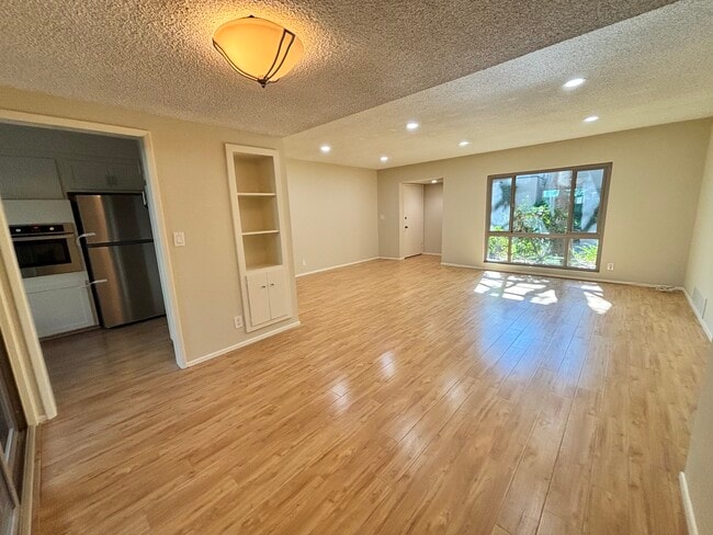 Photo - 1740 Huntington Dr Unit G