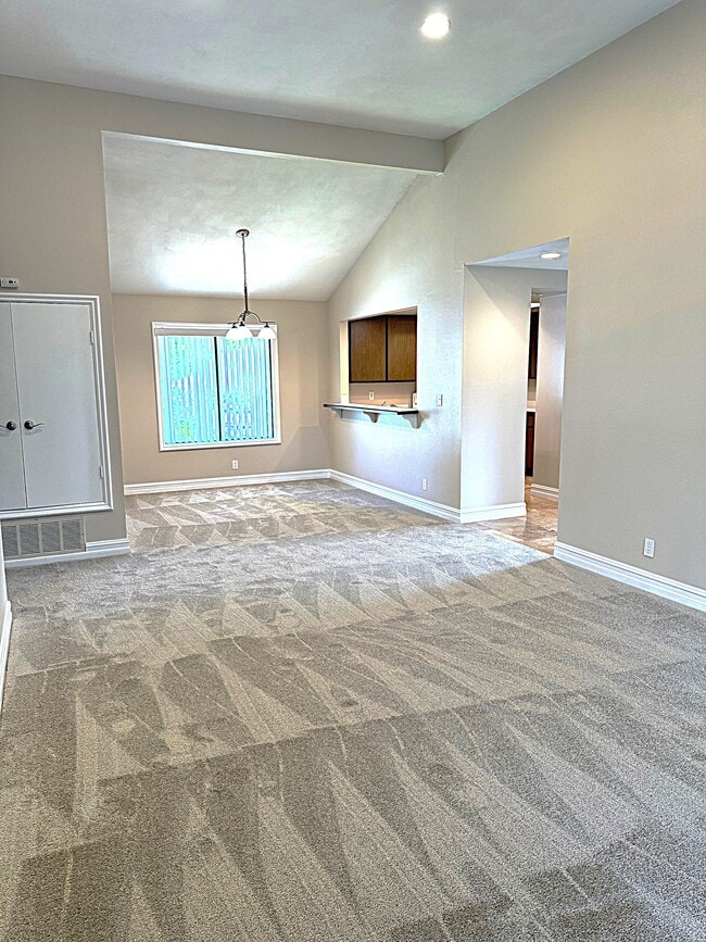 Building Photo - 545 S Ranch View Cir Unit 97