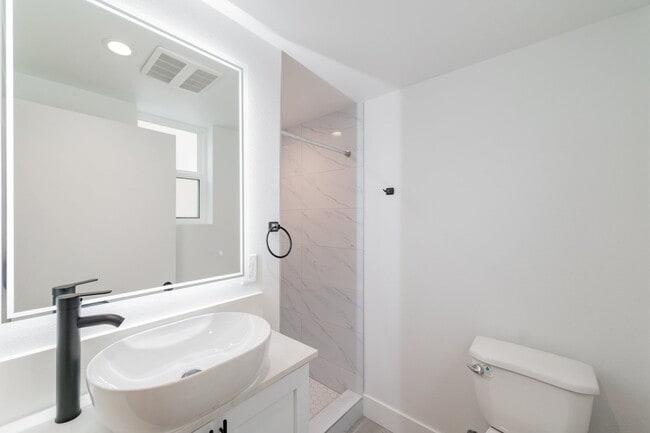 Photo - 5654 La Mirada Ave Unit 18