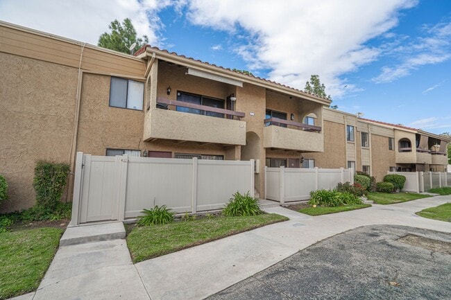 Building Photo - 2-Bedroom Condo with Community Amenities and Utilities Included in Canyon Country! Unit 1112