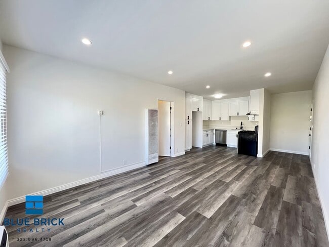 Photo - 15352 Vanowen St Unit 18