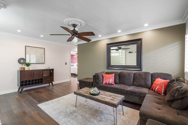 Building Photo - 4633 Marine Ave Unit 228