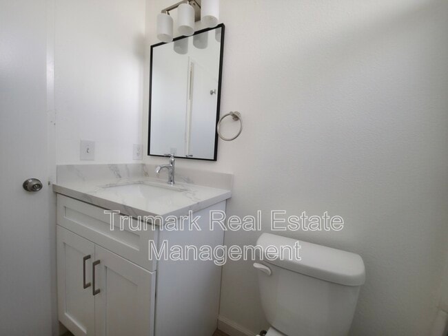 Building Photo - 14605 Burbank Blvd Unit 202 Rental