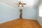Photo - 1719 Marshallfield Ln House