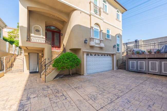 Photo - Luxury Detached Townhome in Redondo Beach