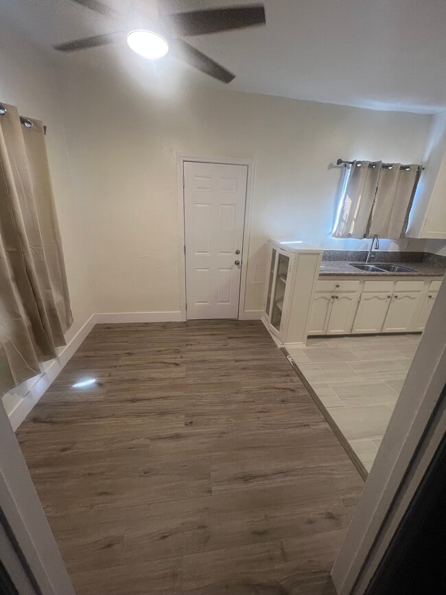 Photo - 1519 1/2 S Redondo Blvd Unit 1519 1/2 S Redondo Blvd