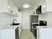 Kitchen styles - Western Serrano Ave Apartments