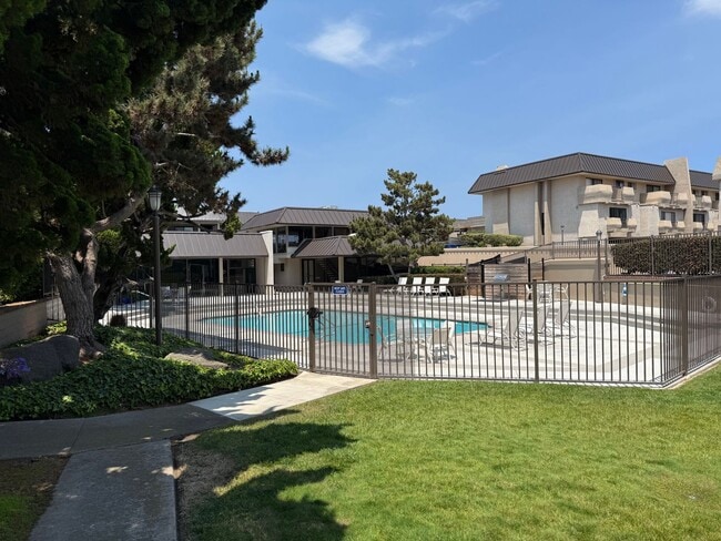 Building Photo - Del Mar Beach Club 2bd/2ba Condo