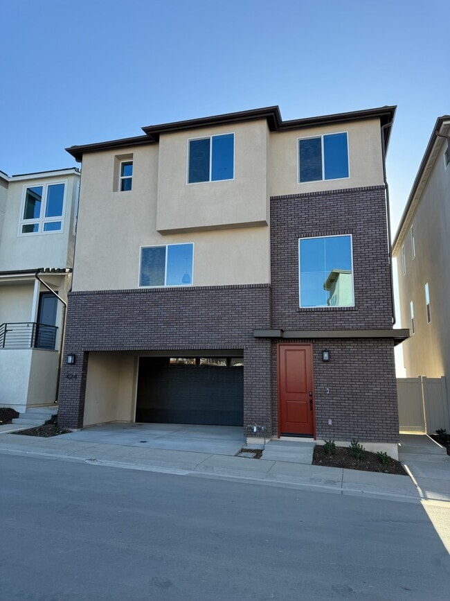 Photo - 424 Bunsen St