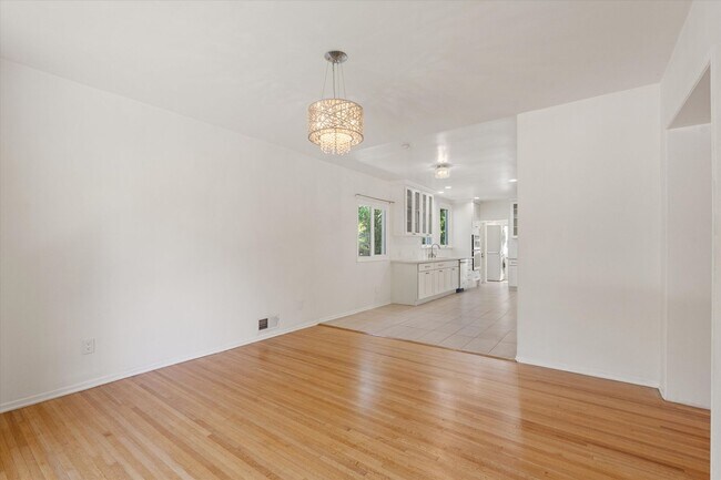 Photo - 4 bed / 3 bath home with a pool - Next to ...