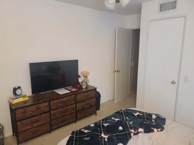 Photo - 235 S Cross Creek Rd Unit A