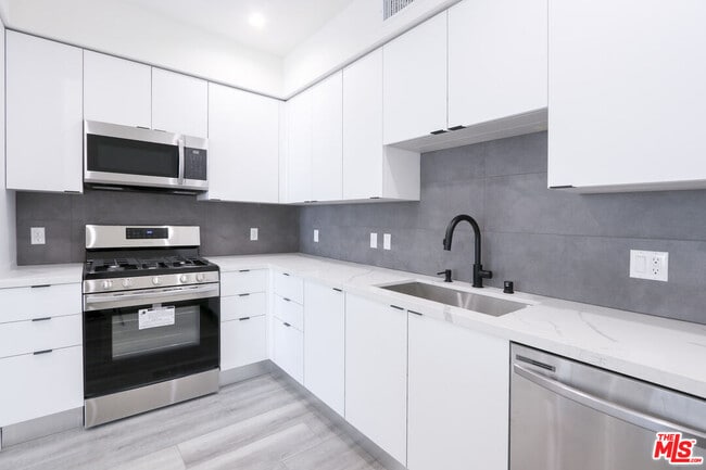 Photo - 11800 Courtleigh Dr Unit 404