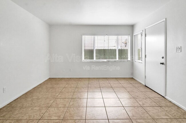 Photo - 425 Bonair St Unit 2