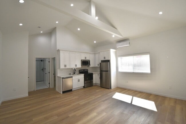 Photo - 4751 Kraft Ave Unit 4749