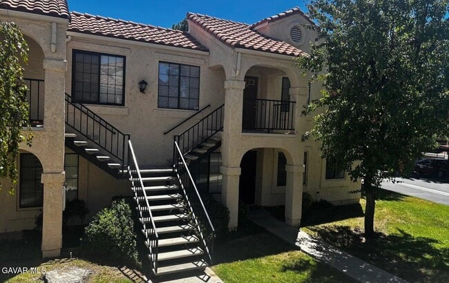 Building Photo - 2554 Olive Dr Unit Apt 92