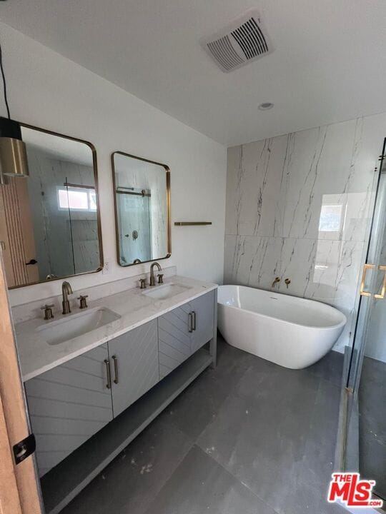 Photo - 7669 Beeman Ave