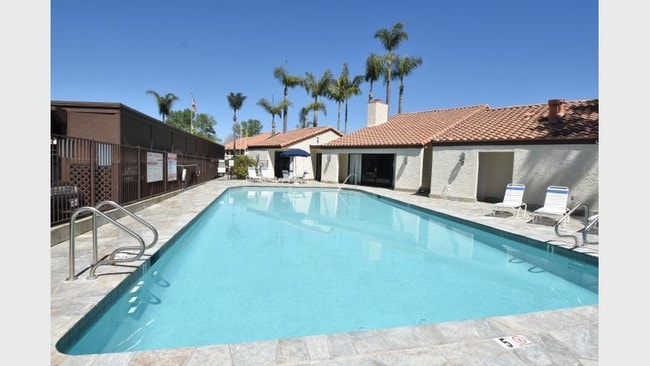 Photo - Sunset Springs Apartments