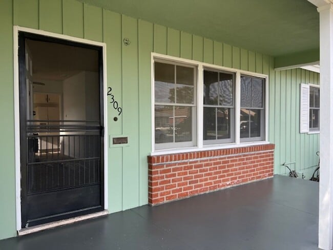 Building Photo - Home with Great Outdoor Space!