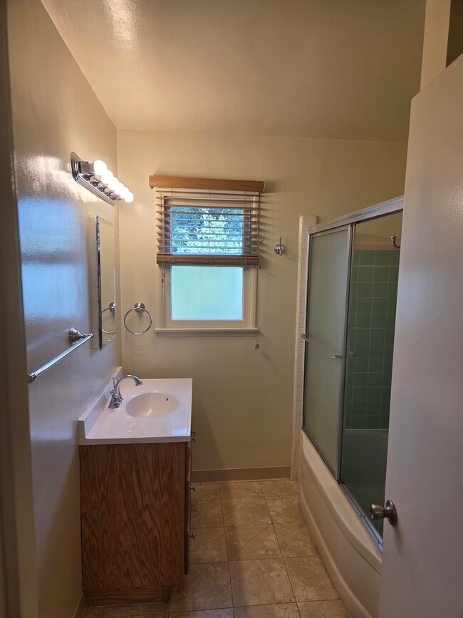 Photo - 5005 Whitsett Ave