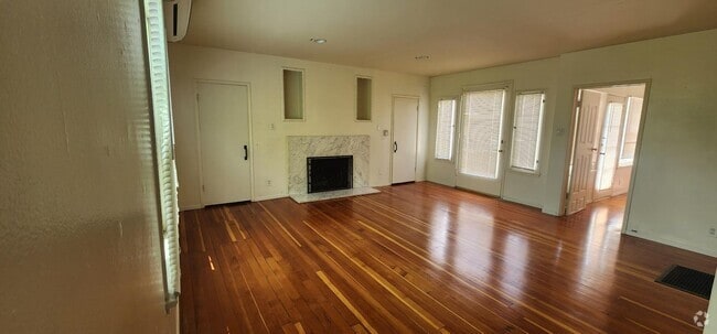 Building Photo - 1301 N Maryland Ave Unit #A Rental