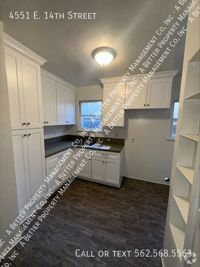 Building Photo - 4551 E 14th St Rental