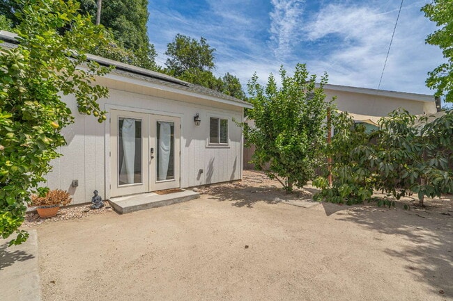 Building Photo - Studio ADU – Private Yard & Modern Finishes! Unit ADU