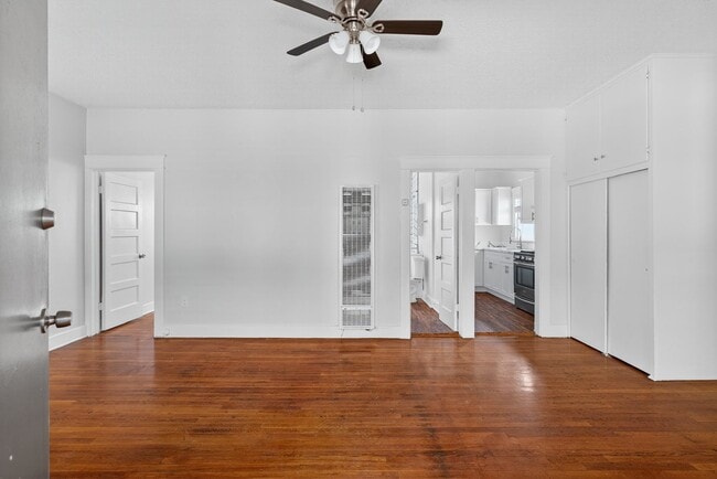 Building Photo - 915 Cherry Ave