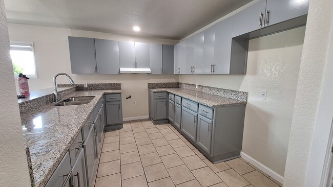 Building Photo - 13230 Cordary Ave Unit D