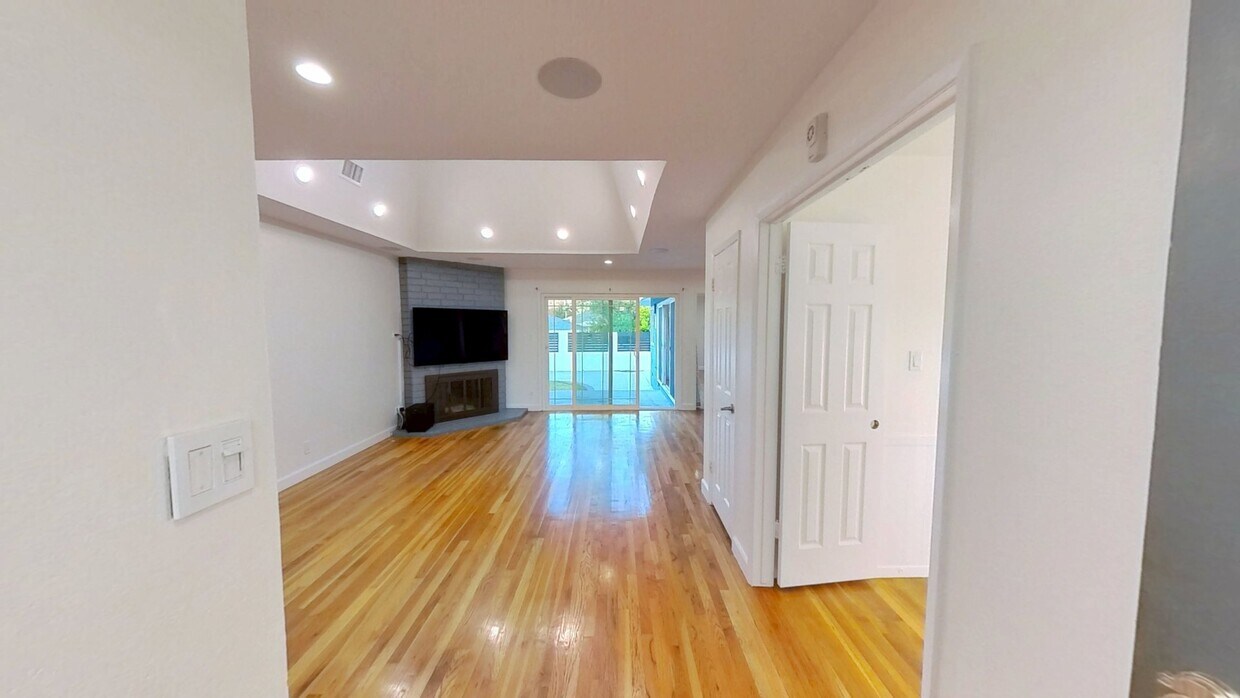 3D Tour - 6672 Bobbyboyar Ave House