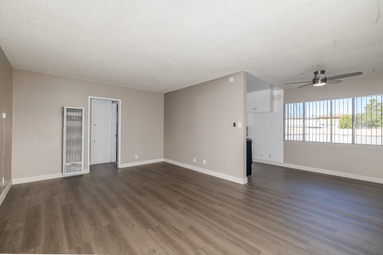 3D Tour - 745-747 Venice Way