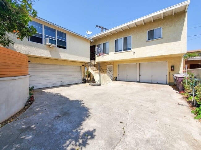 Building Photo - 1517 E Maple St Unit B