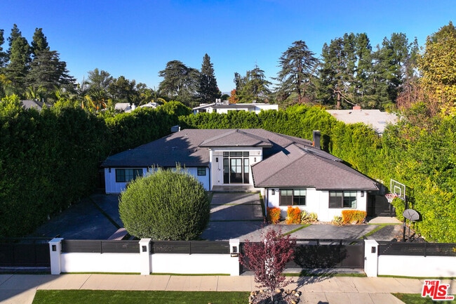 Building Photo - 13339 Margate St