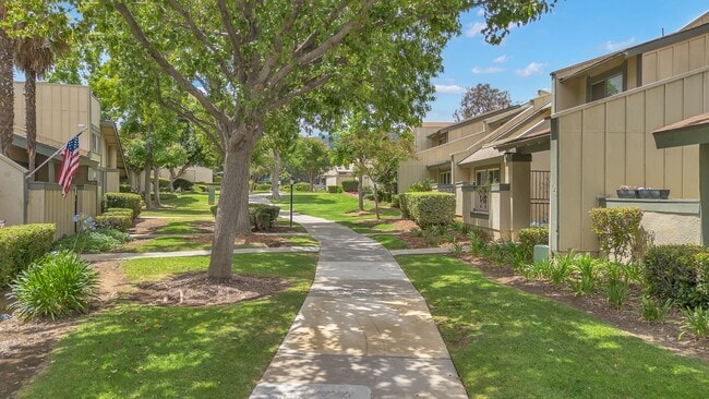 Photo - 1428 Camelot Dr