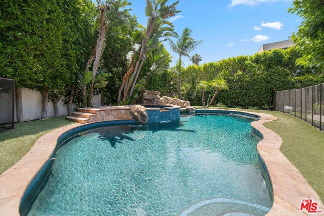 Photo - 2701 Roscomare Rd