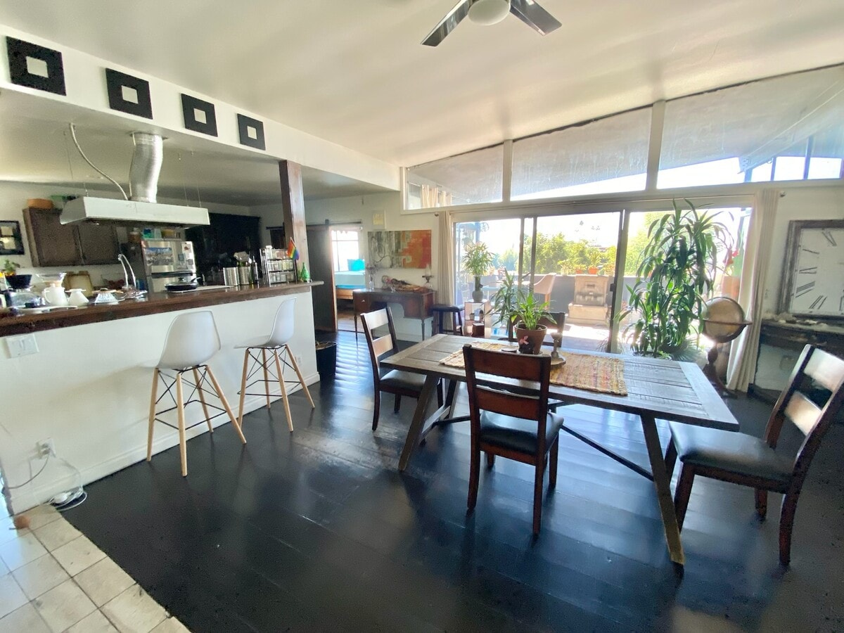 Photo - 2512 Hollyridge Dr