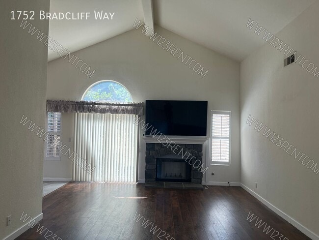Photo - 1752 Bradcliff Way