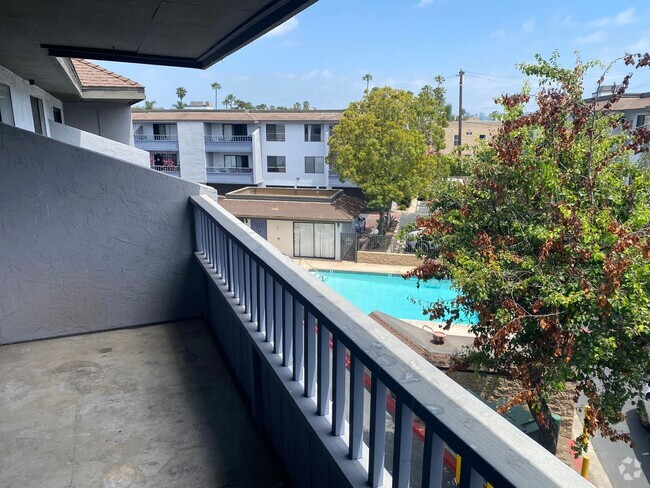 Building Photo - Move-In Special! Large 2BR Condo with GARAGE Unit 702