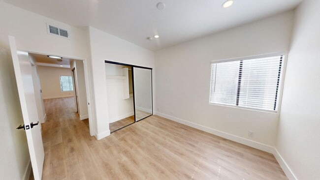 Photo - 5804 Woodman