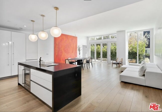 Building Photo - 9000 W 3rd St Unit 106