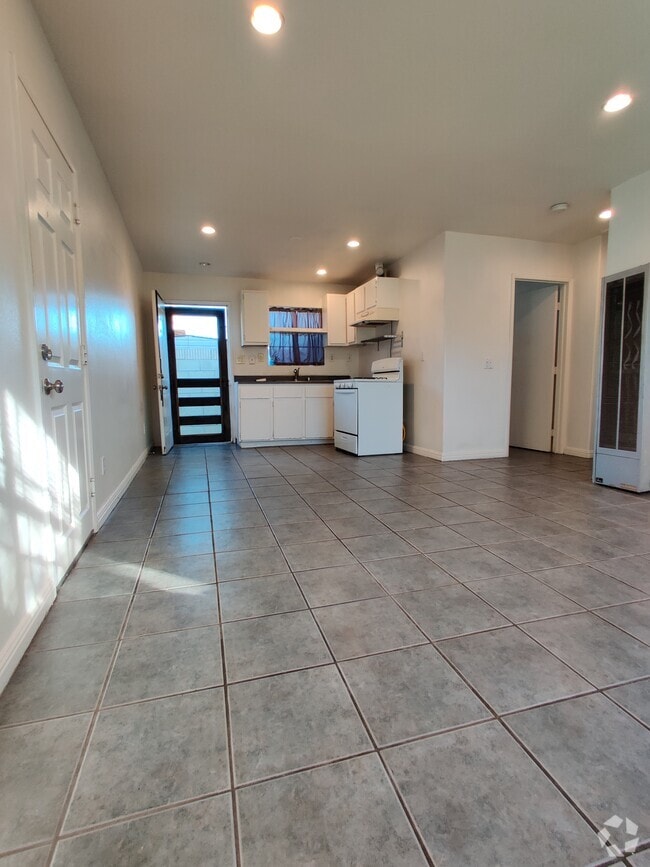 Building Photo - 337 E Ash Ave Rental