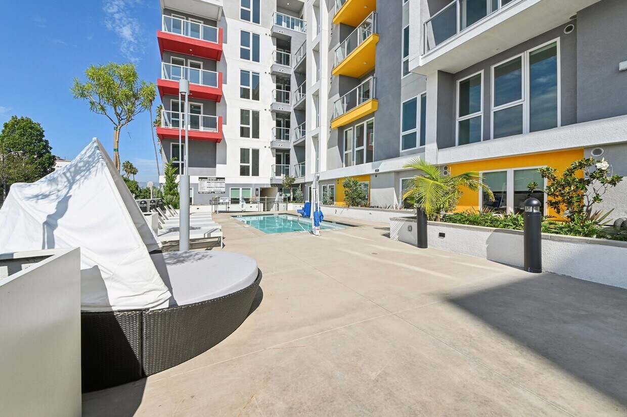 Floor Plan - 2 Bed 2 Bath - 1004 sqft