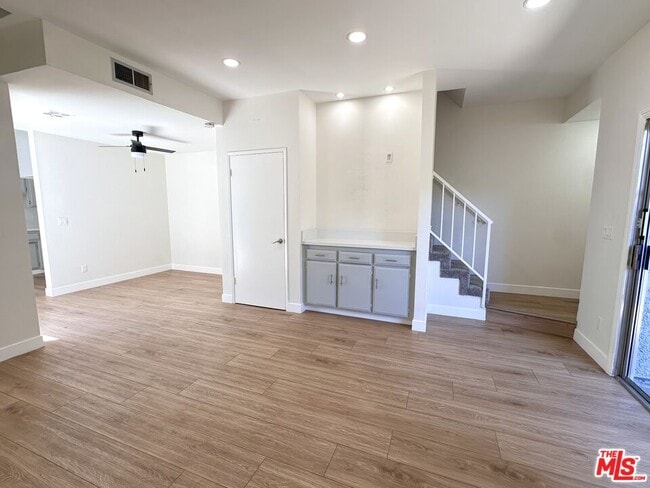 Building Photo - 9939 Topanga Canyon Blvd Unit 2