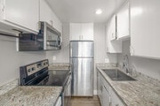1BR, 1BA - 541SF - Kitchen - San Buena Ventura