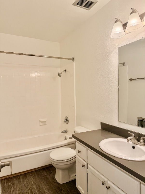 Photo - 1595 E Chevy Chase Dr Unit 6